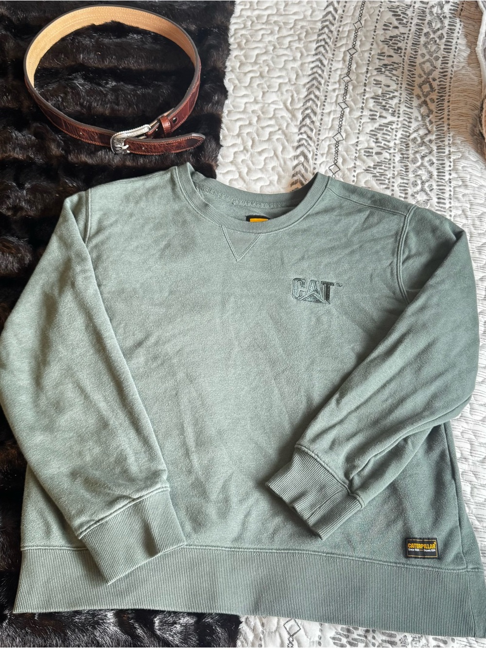 Caterpillar Green Sweatshirt 💚🤠 | Women’s L | Fall 🍂🌾